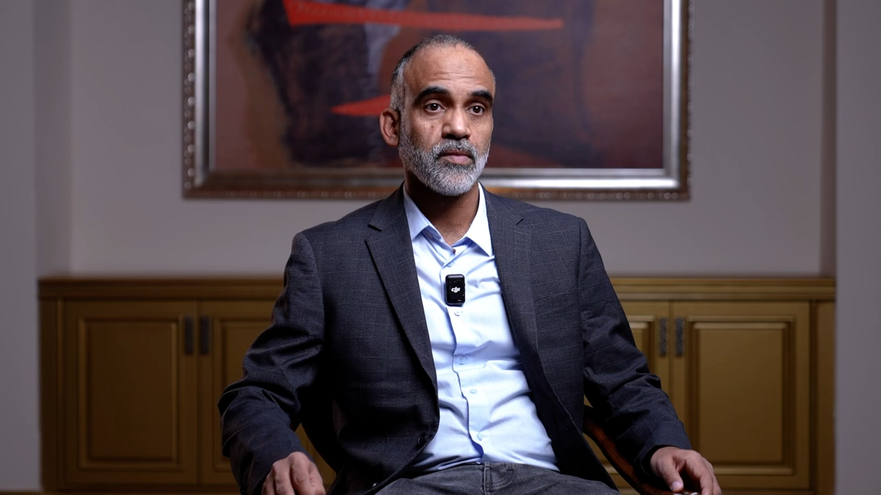 لقاء مع أحمد القاري بمناسبة الدورة الثانية لجائزة الكتاب العربي