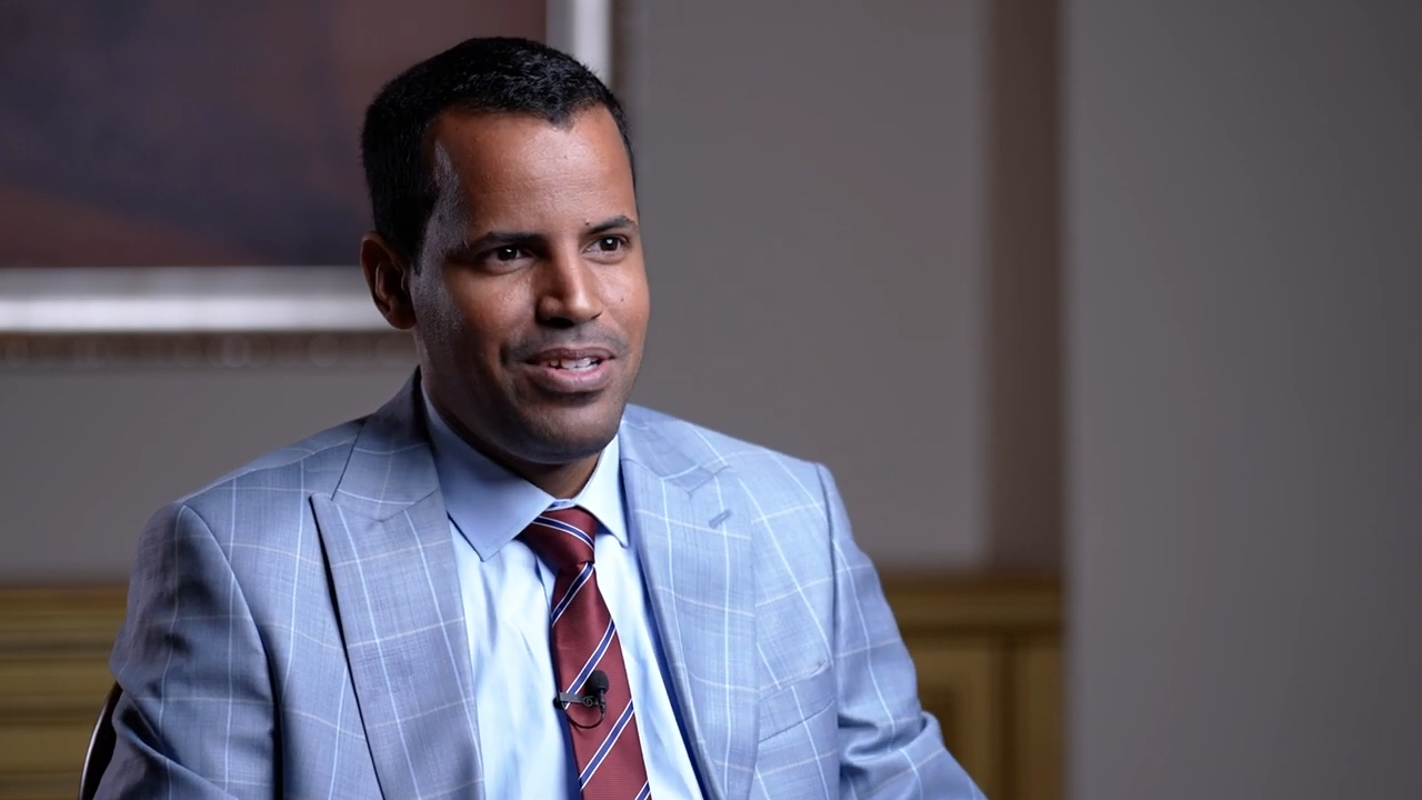 محمد عبد الودود أبغش يتحدث عن فوزه في الدورة الثانية لجائزة الكتاب العربي